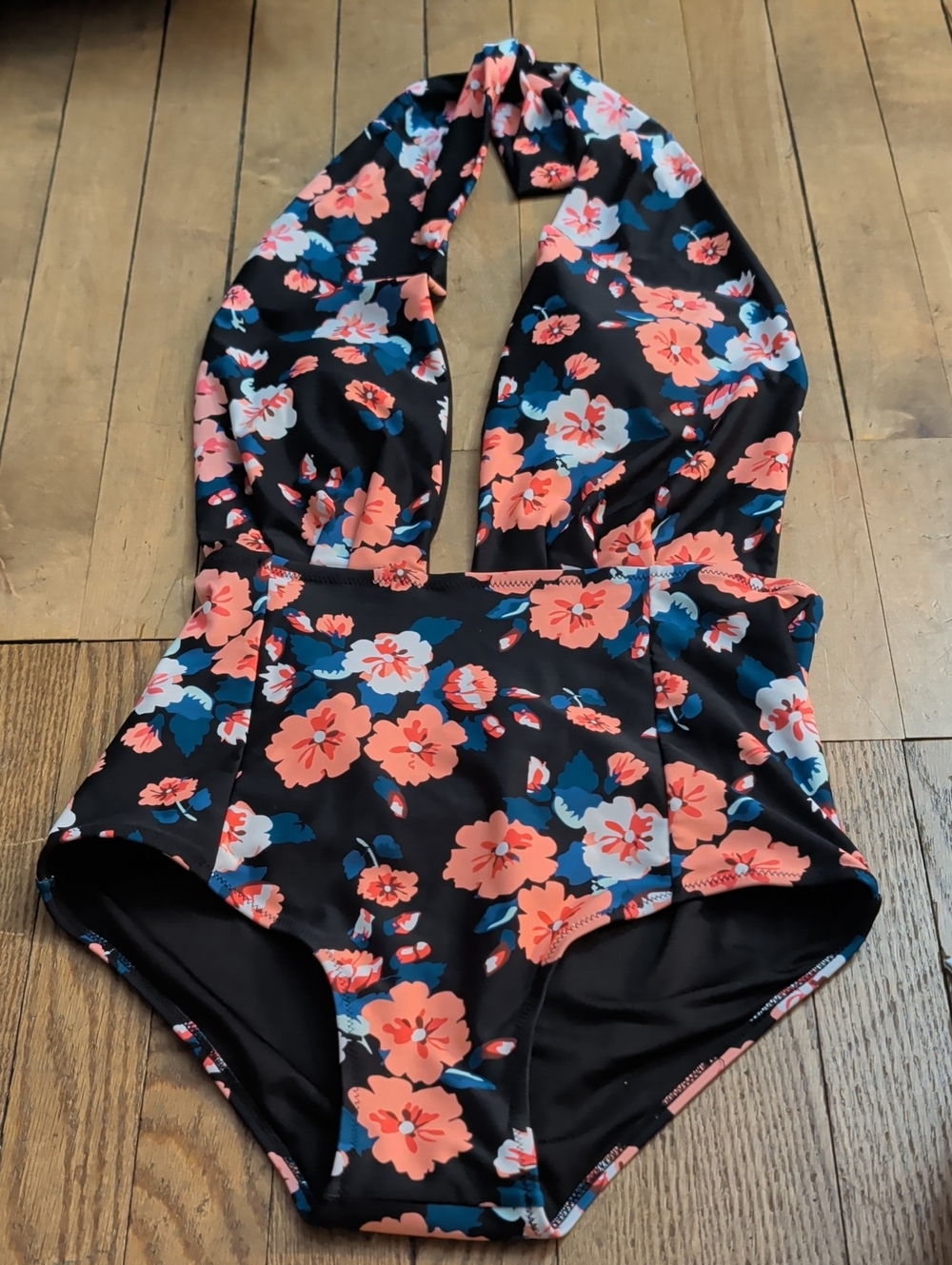 NWT.   CUPSHE SWIMSUIT.  MEDIUM